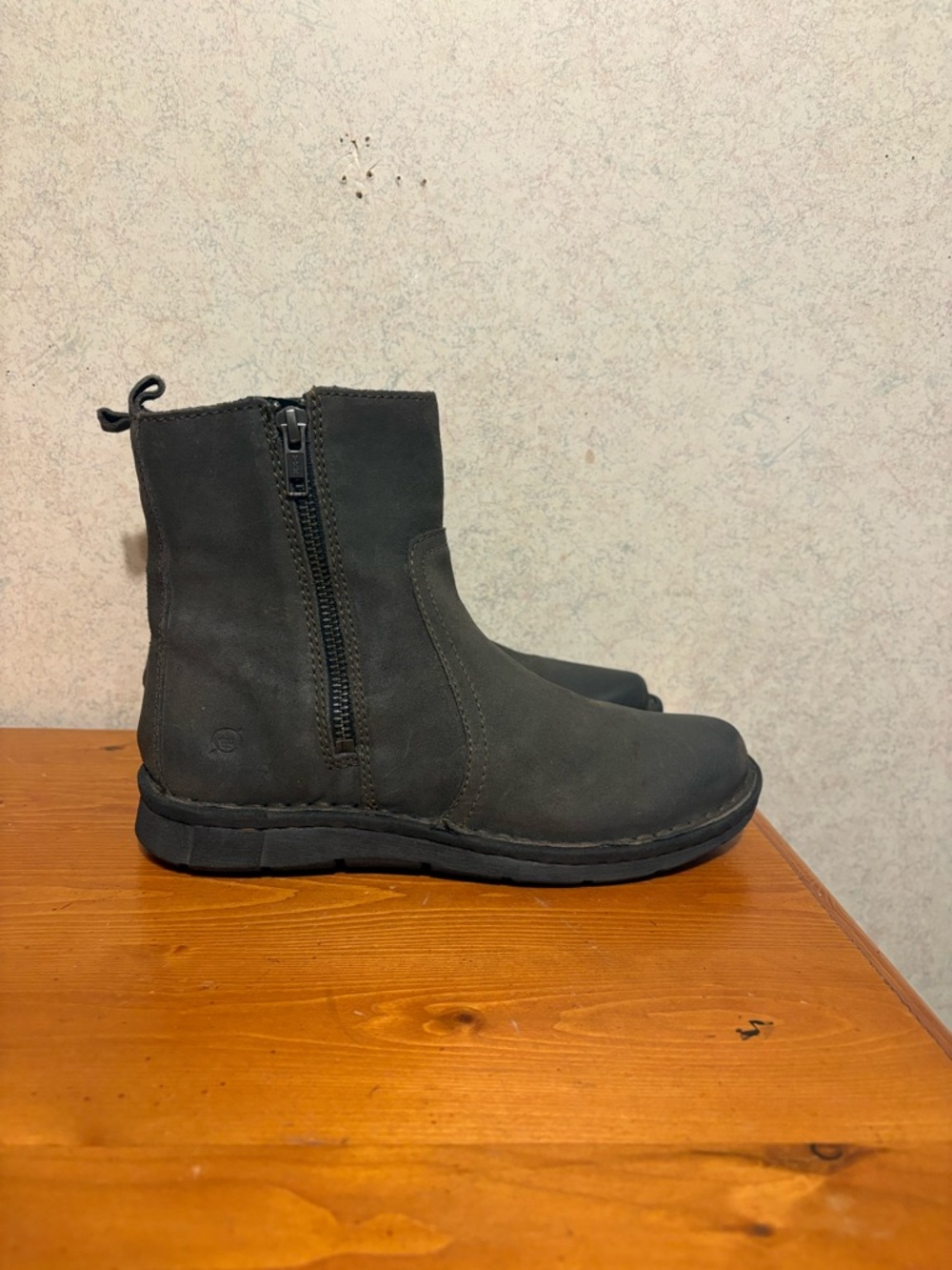 Born Jem gray leather ankle zip-on booties ankle boots women’s size 6.5